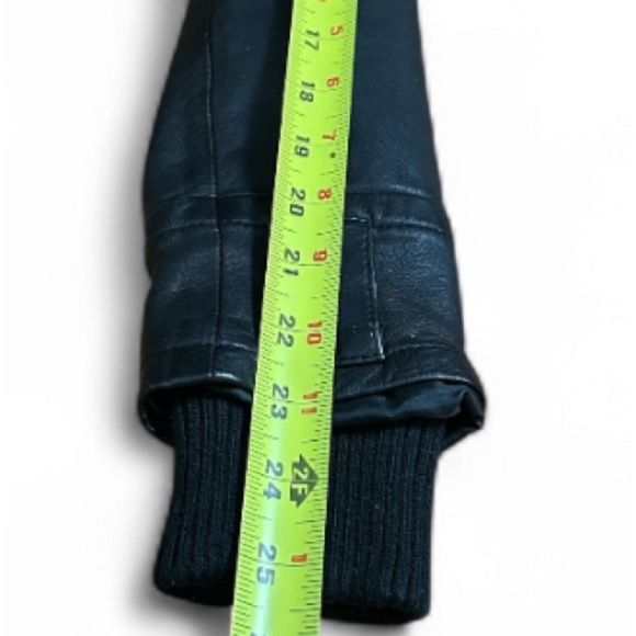 Y2K Black butter soft leather jacket, fitted,epaulette,moto,timeless,PTP 17” S/M - Picture 3 of 10